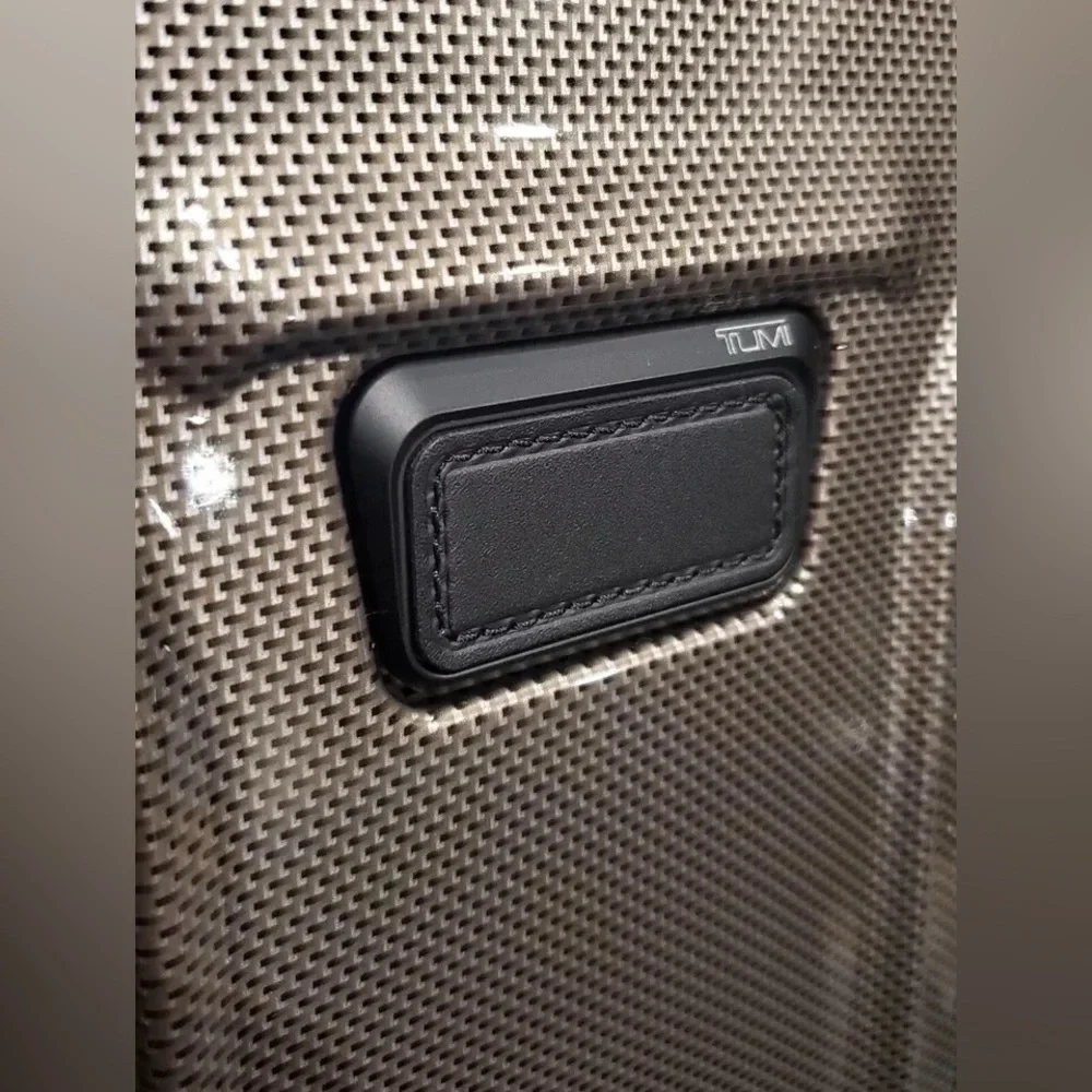 Tumi Vapor 22" International Carry-On
Hardcase Spinner Luggage Fossil NWT $675 - Picture 15 of 17